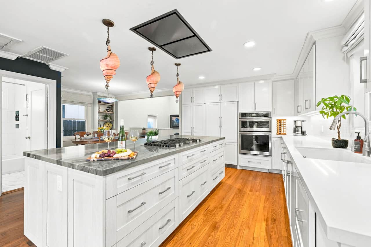 Fully Equipped Gourmet Kitchen with Large Island