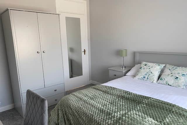 Room 8 (2)