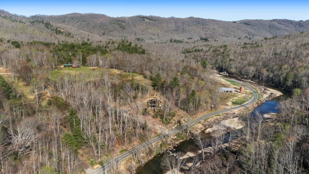 Walk straight from the house onto private hiking trails