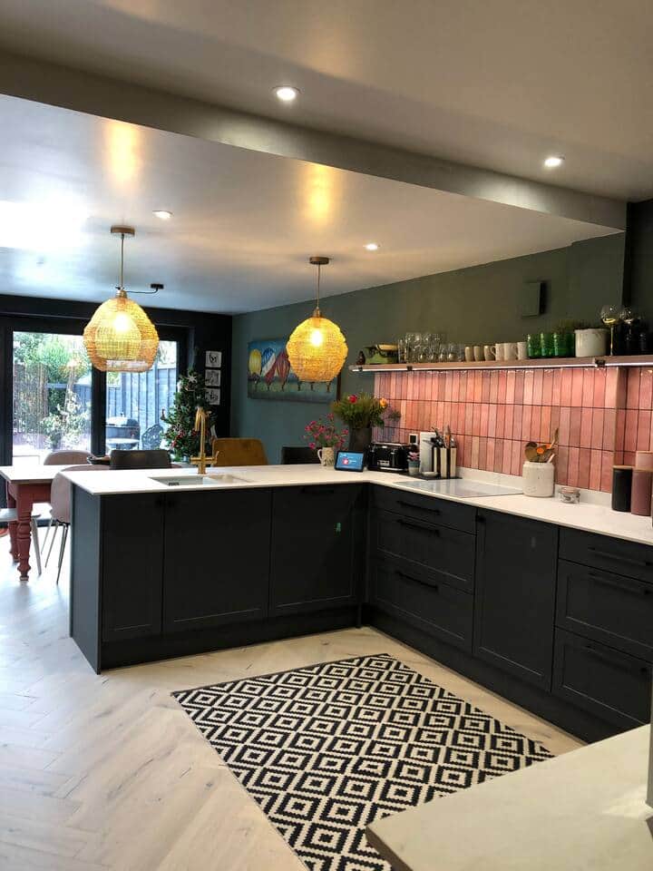 Fully equipped kitchen with hot water tap, dishwasher, induction hob and oven. 