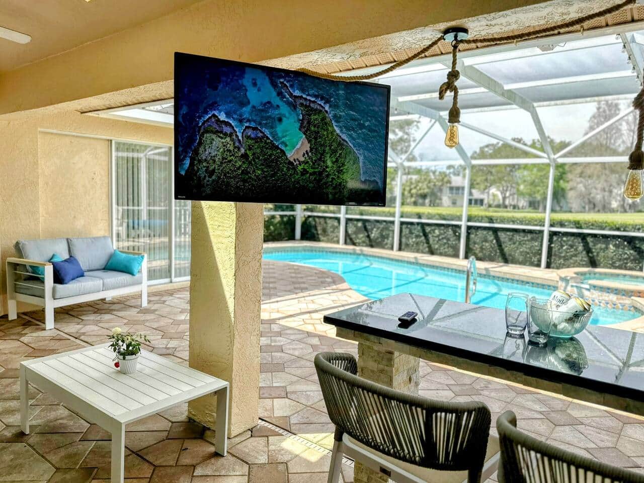 House with heated pool, hot tub, golf course — Manatee County — vacation rental