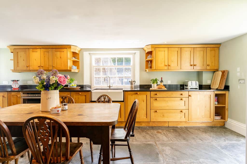The Barton Kitchen and Breakfast Table The Barton Kitchen and Breakfast Table