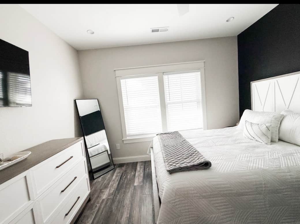 That house queen bed