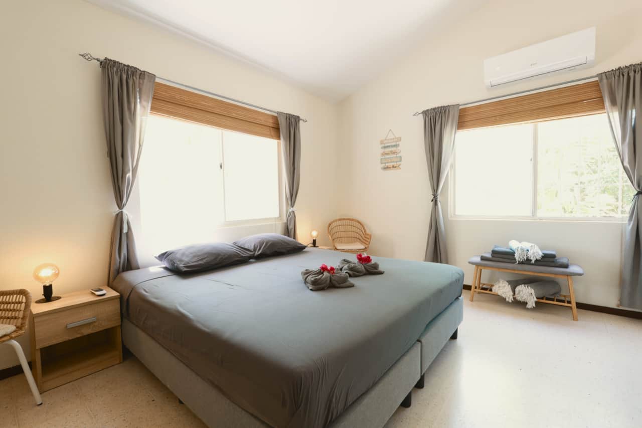 Schlafzimmer 1, geräumiges Hauptschlafzimmer mit eigenem Bad