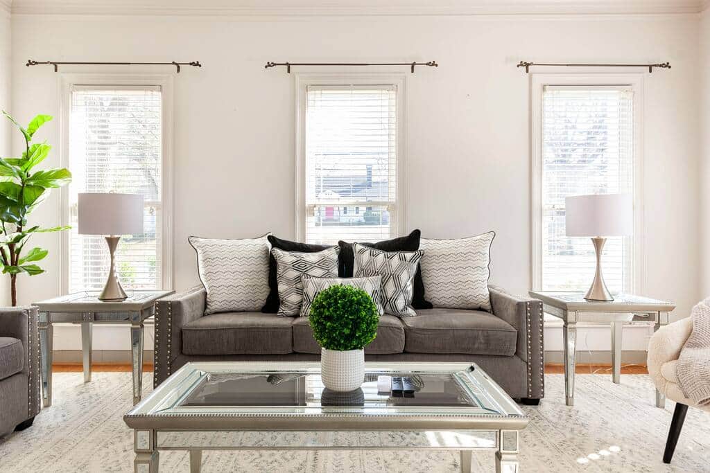 Sun-filled ambiance, just the way you like it.
