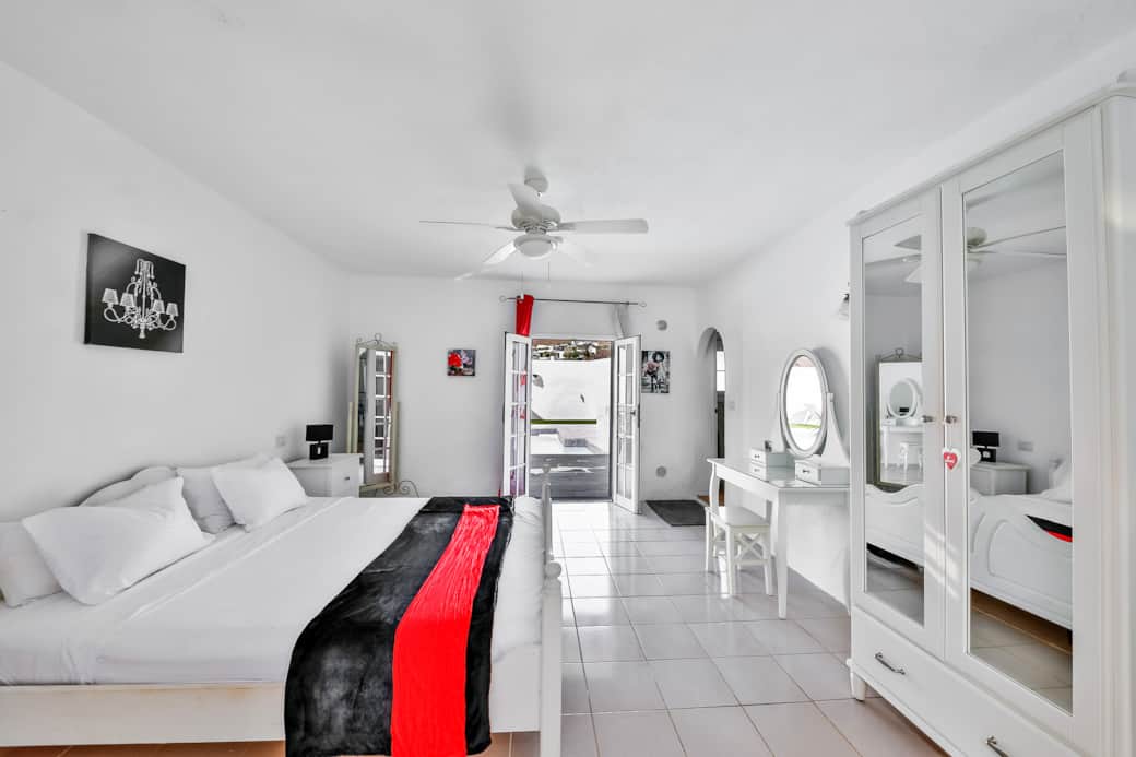 Bedroom 2 - Queen bed