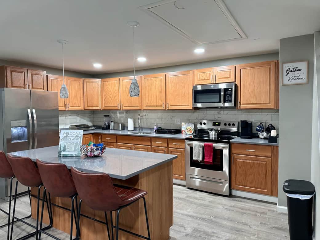 Kitchen Area| Electric Stove| Microwave| Toaster| Blender 