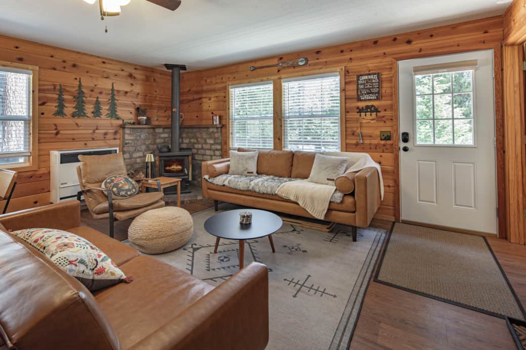 Living and Fireplace Living and Fireplace