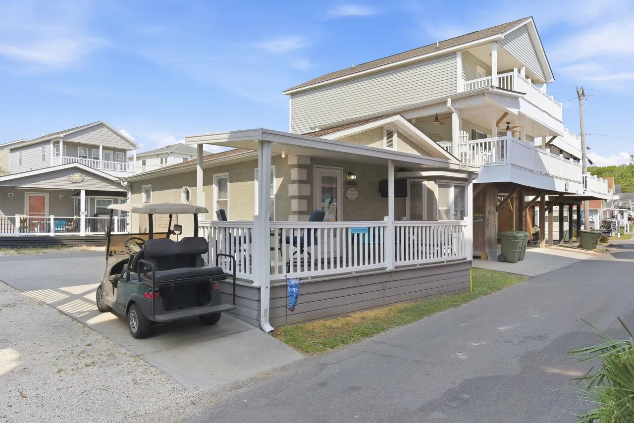 1121 Front View of House