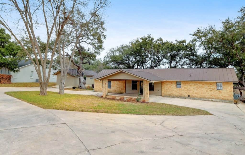 Circular driveway and front entrance