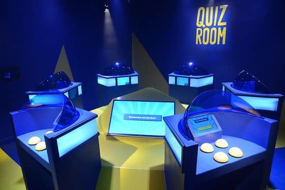 Buzz Room : Les premiers jeux de quiz comme sur un plateau TV.