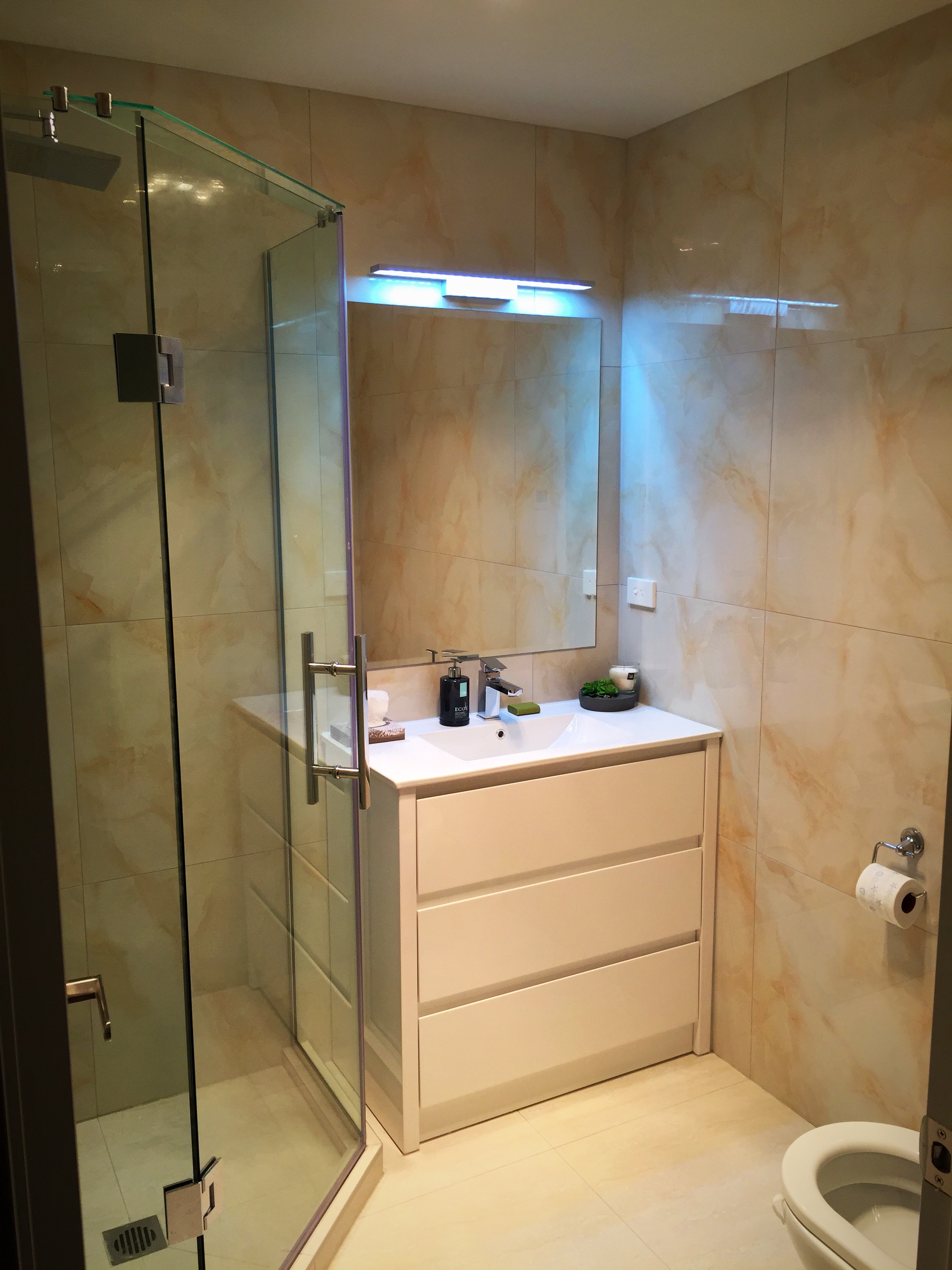 Guest Bathroom Flatbush Accommodation