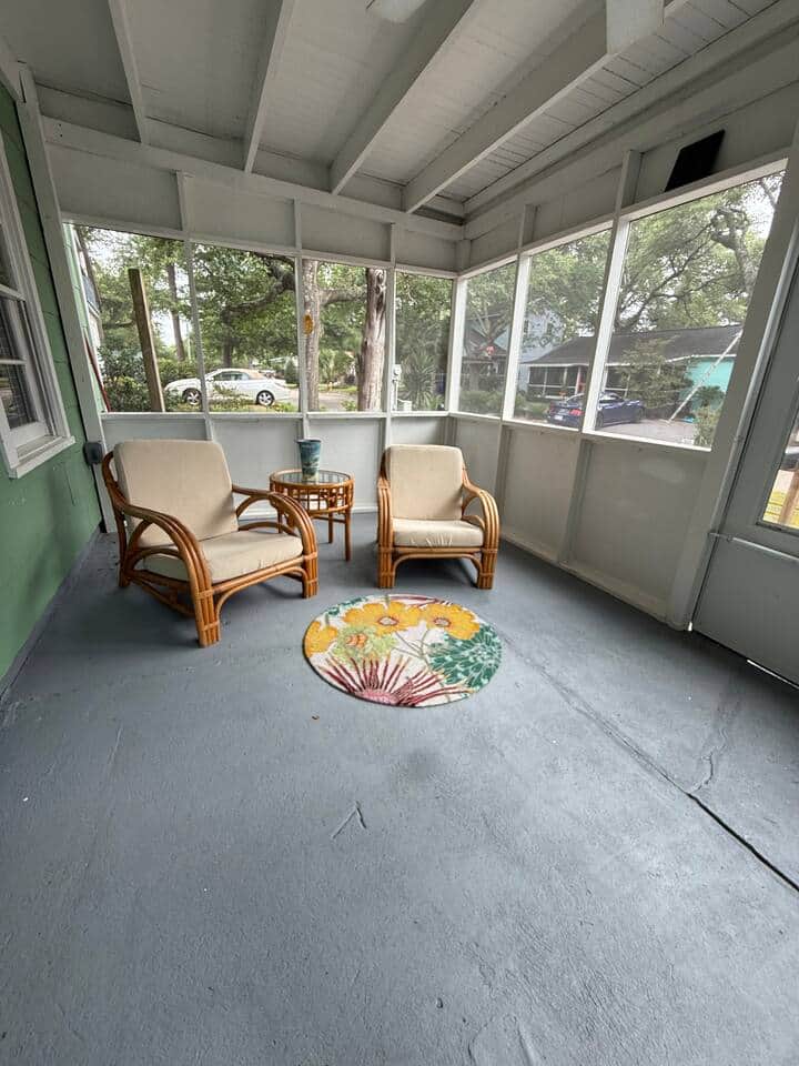 Screen front porch to enjoy ocean breezes 