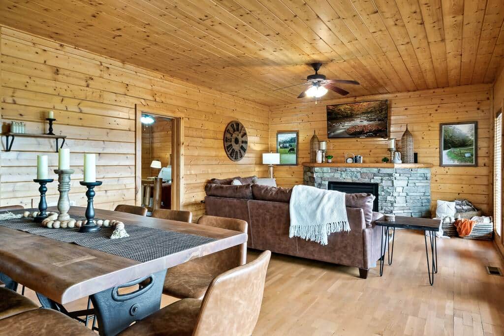 Main deck with living, dining, master and kitchen