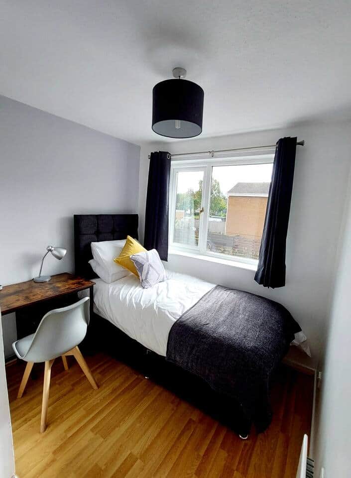 Bedroom 04 - Side View