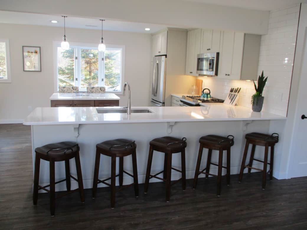 Peninsula Seating for 5