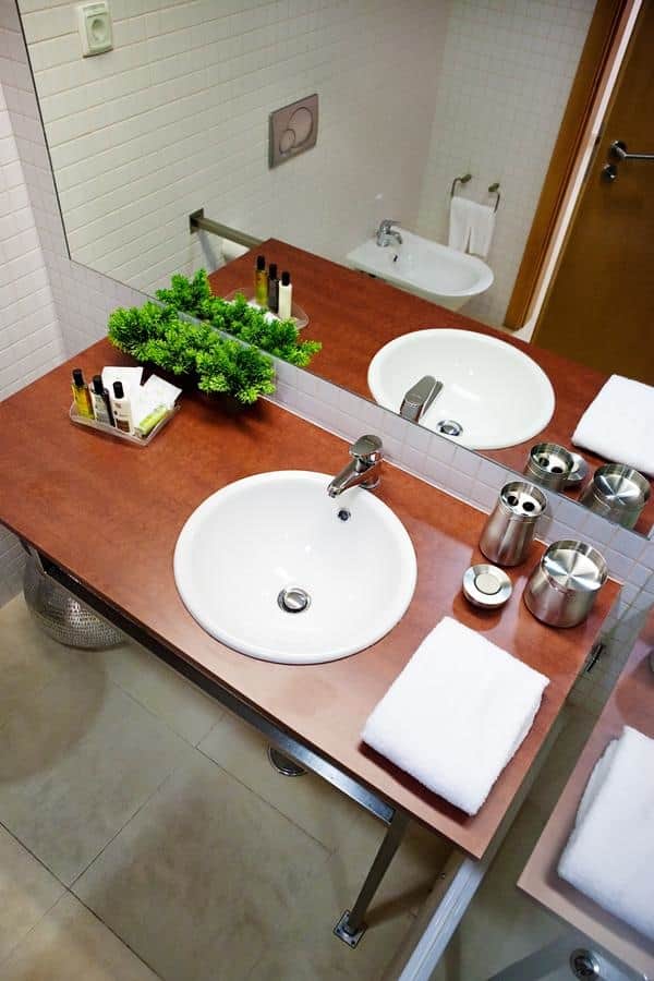 https://l.icdbcdn.com/oh/176171bb-f7f9-4ad7-86cb-b1591869a8b3.jpg?w=2080-12