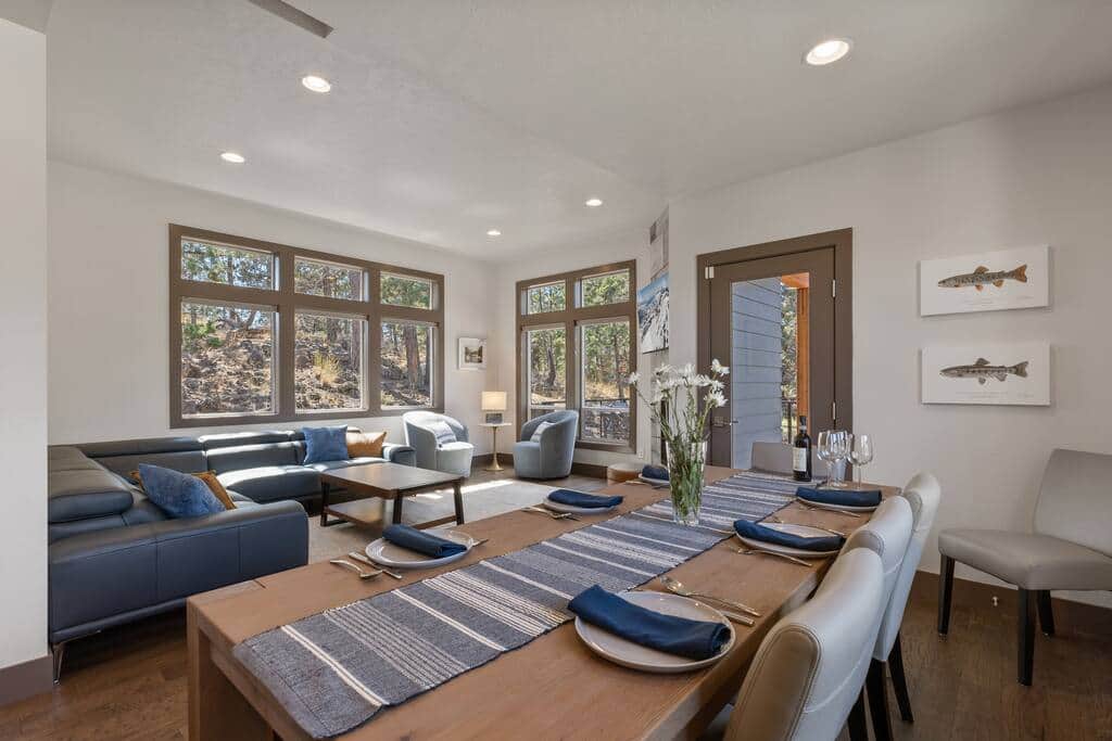 Gorgeous dining space! Gorgeous dining space!