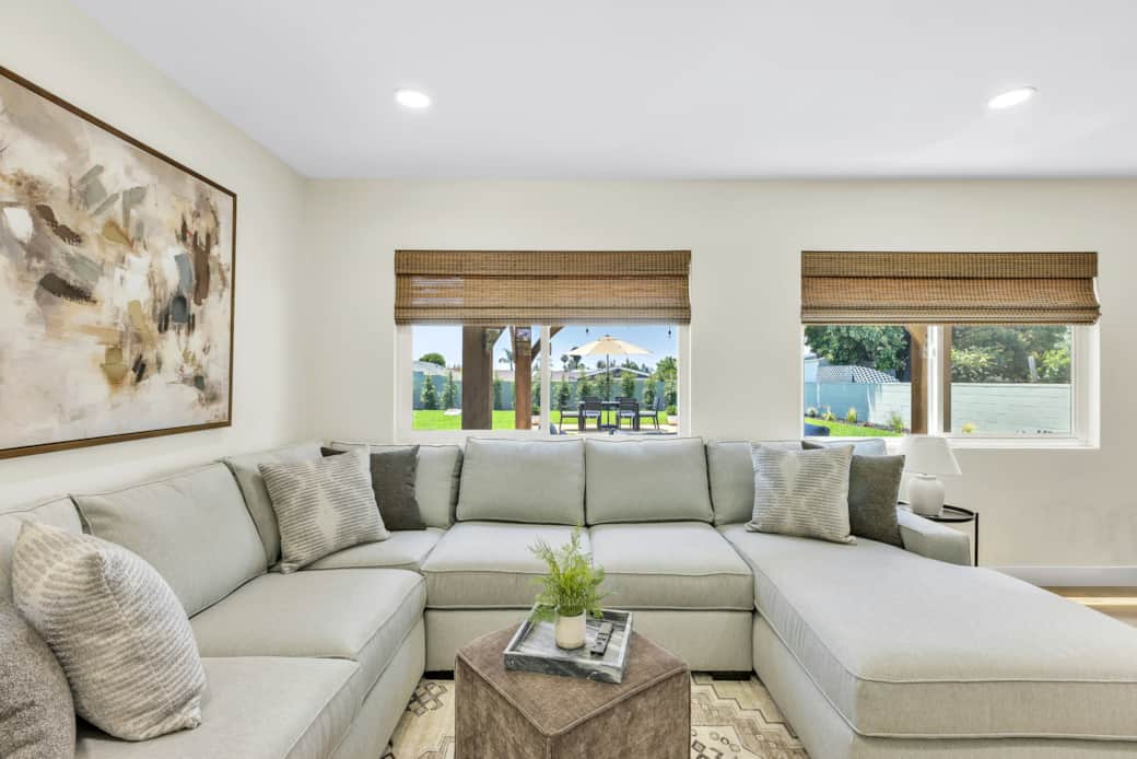 Relax in our airy living room, bathed in natural light and perfect for any gathering. Relax in our airy living room, bathed in natural light and perfect for any gathering.
