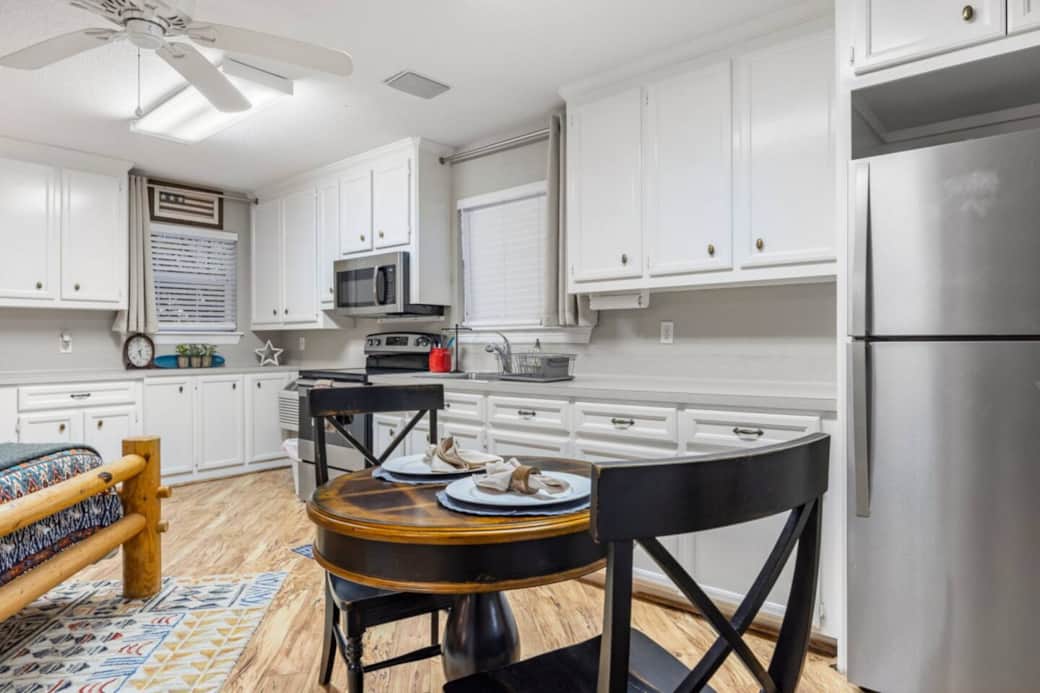 Kitchen & Dining Space