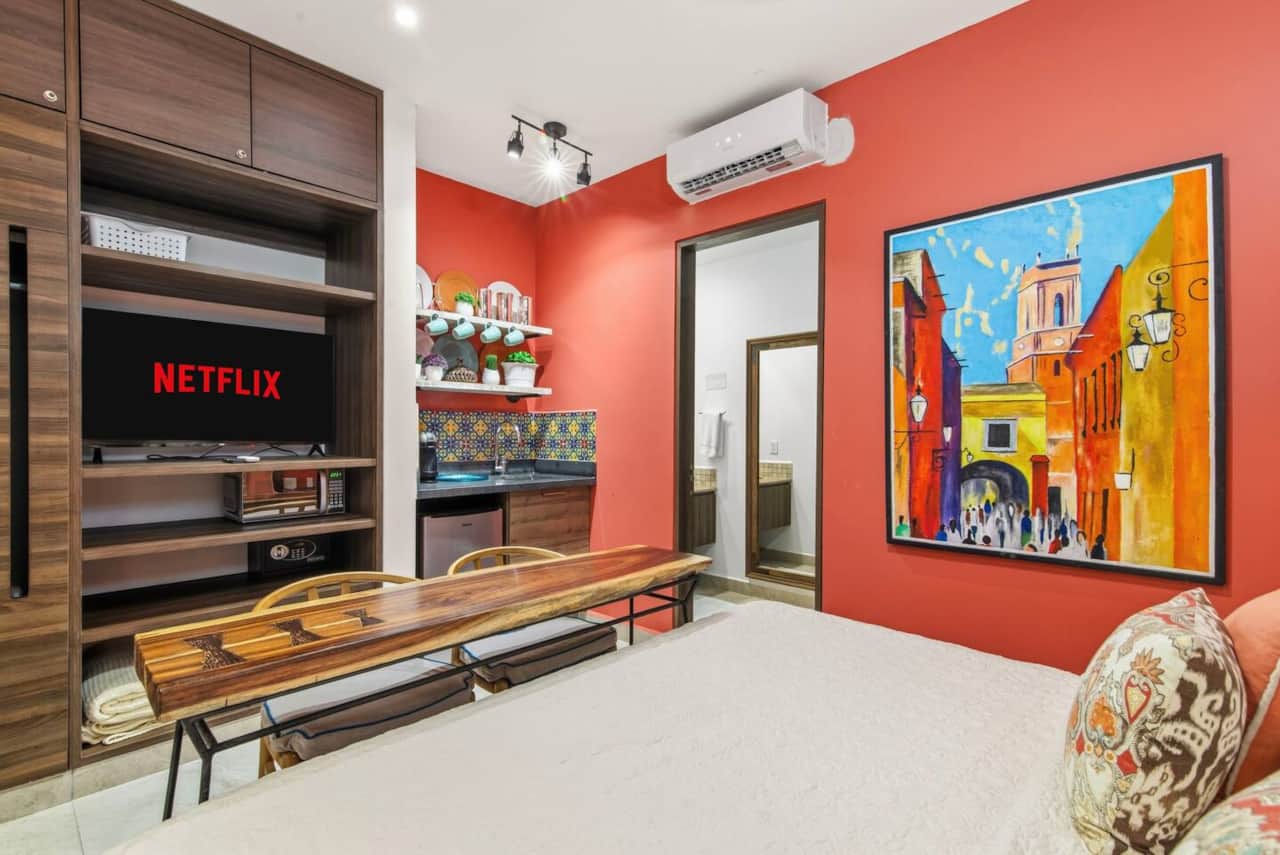 Not only does this room offer its own entrance if needed, a comfy king-size bed, an en-suite bathroom, and A/C, but it also features a Smart TV, safe, and kitchenette with a microwave, mini fridge, coffee maker, sink, and cups for added convenience.