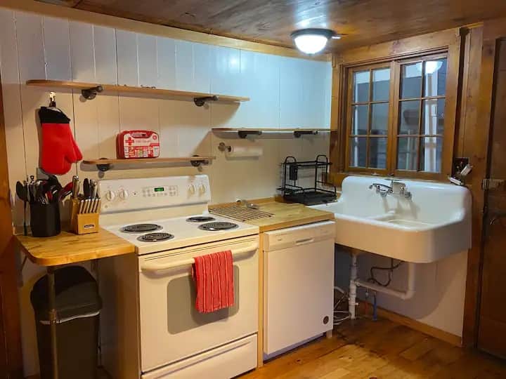 All the cooking tools you need are in your fully stocked kitchen! All the cooking tools you need are in your fully stocked kitchen!