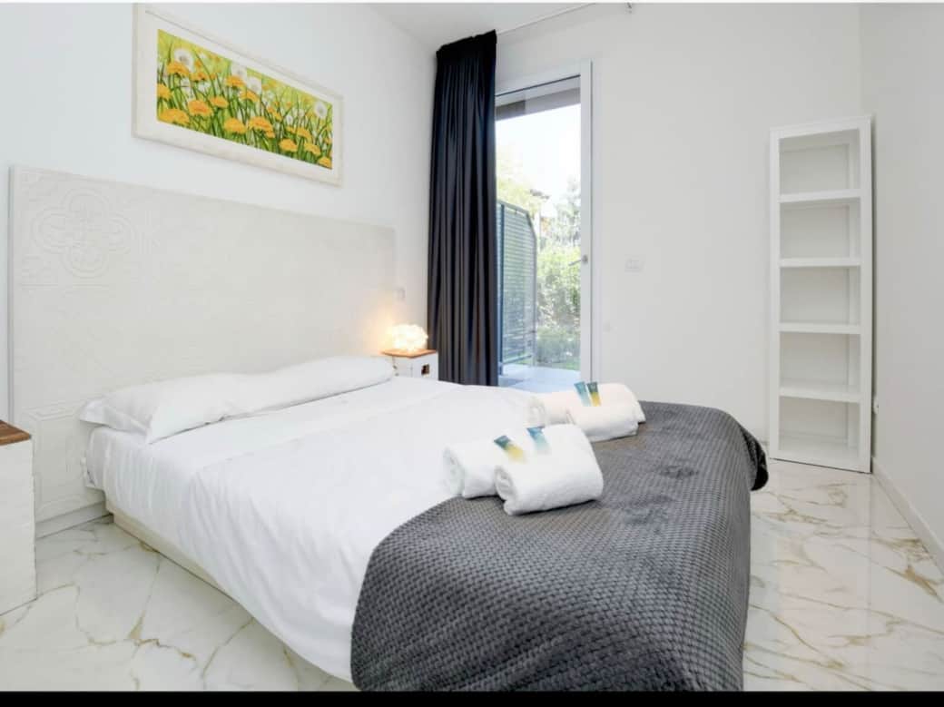 Camera da letto matrimoniale  con materasso alla francese 1.40X1.90