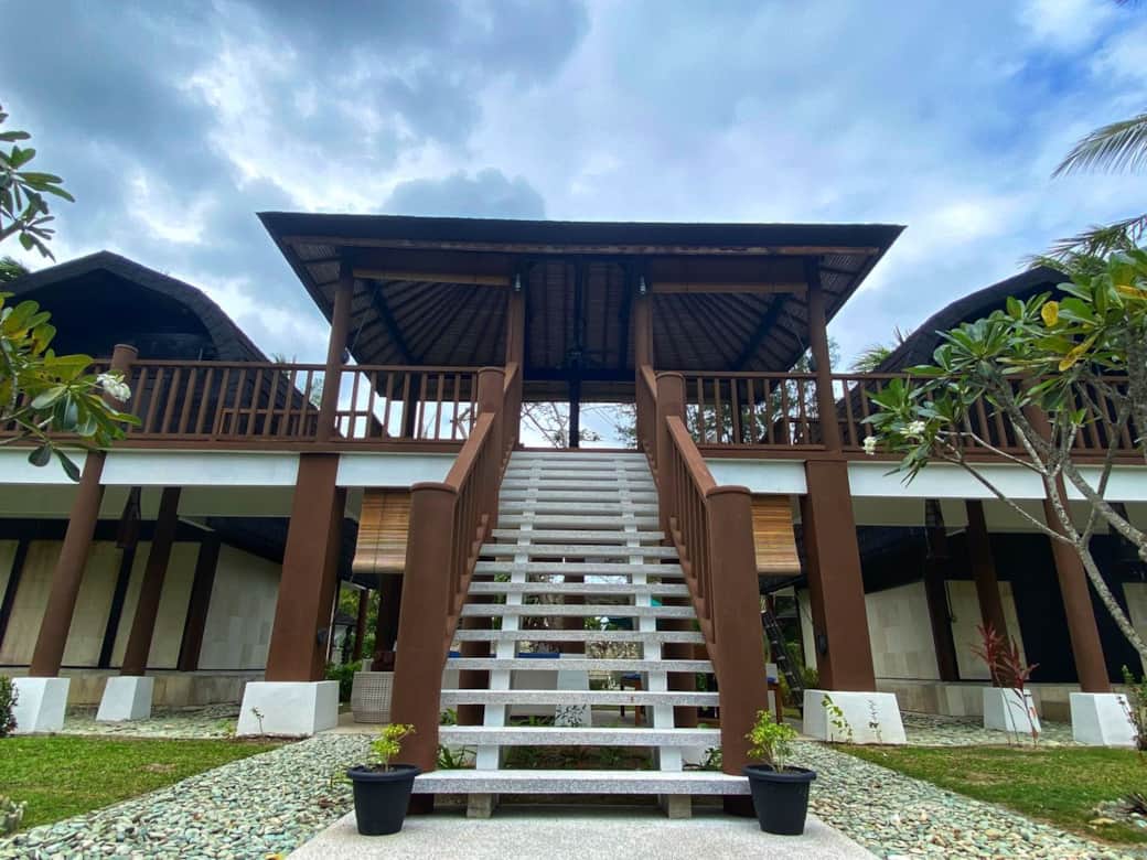 Entrance Staircase to bedrooms