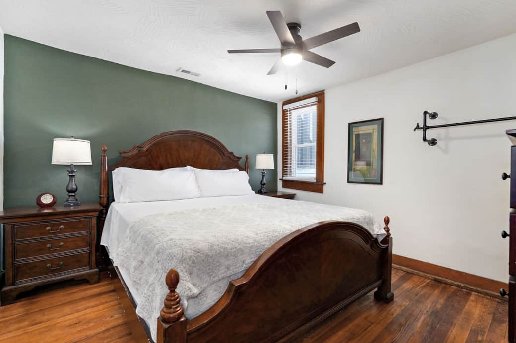 112 E Pine St-22