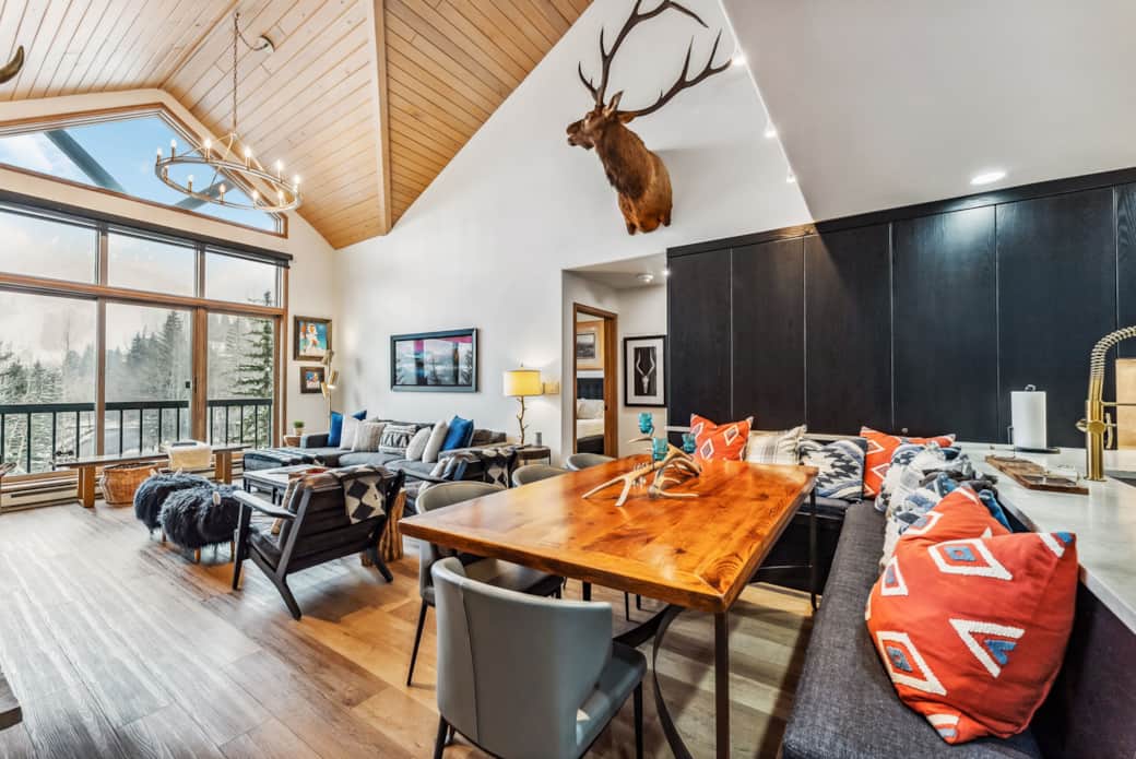 Open area for Great Gatherings. Penthouse Celings