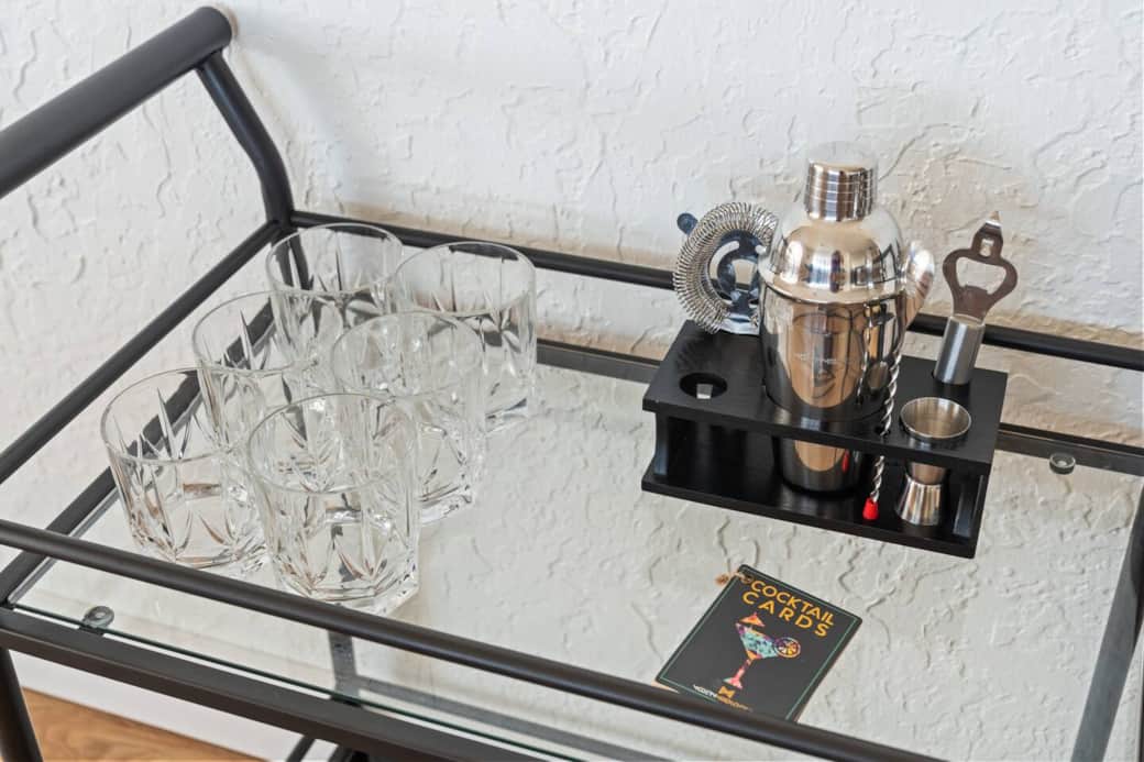 Cocktail tray, equipped with all the tools you need to make the perfect cocktail