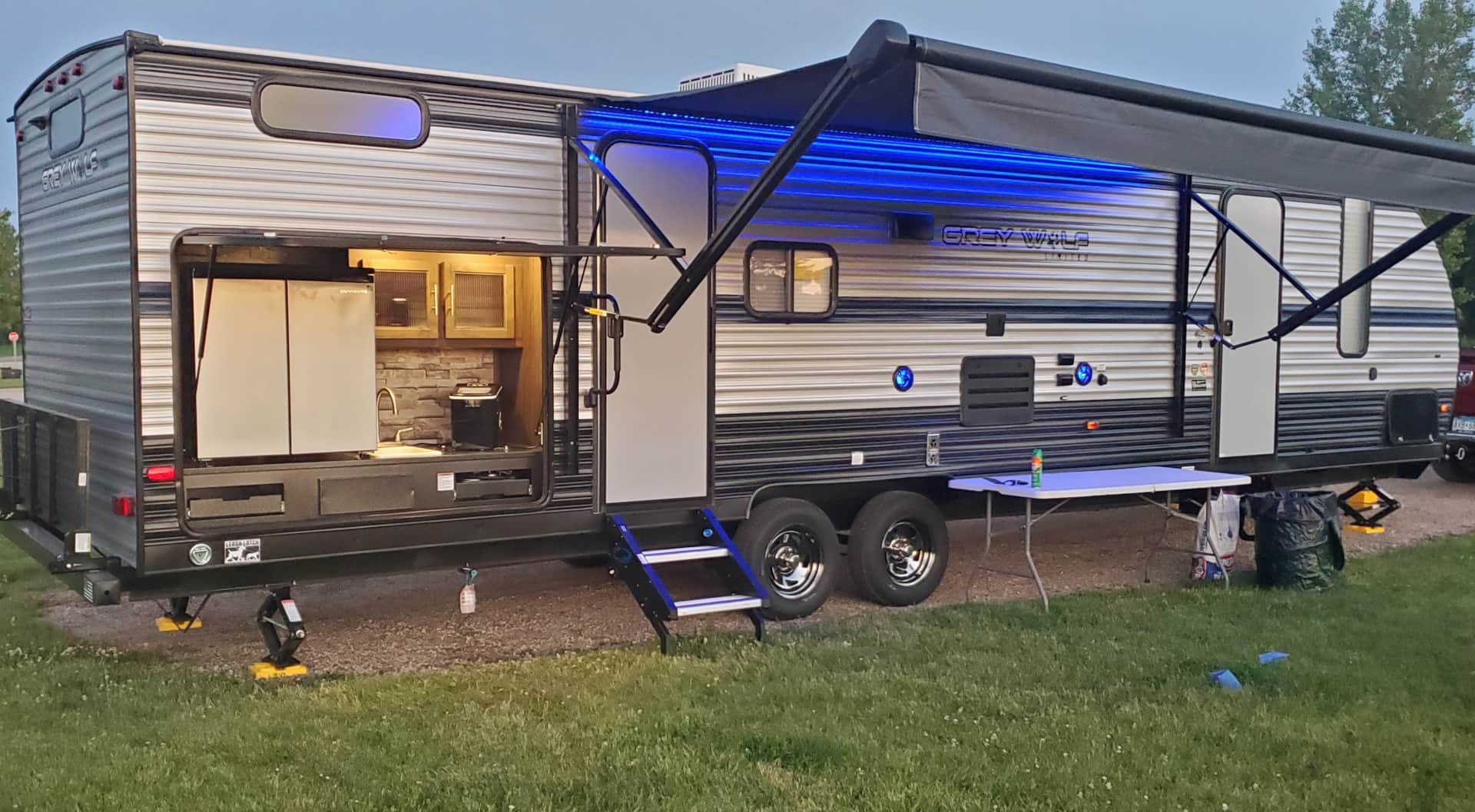 The Cozy Wolf Pack Luxury RV Rental Lake Wallenpaupack