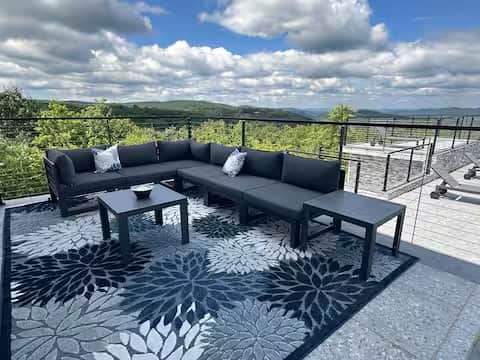 Sleeps 16 ~6 Bedrooms ~5.5 Bathrooms