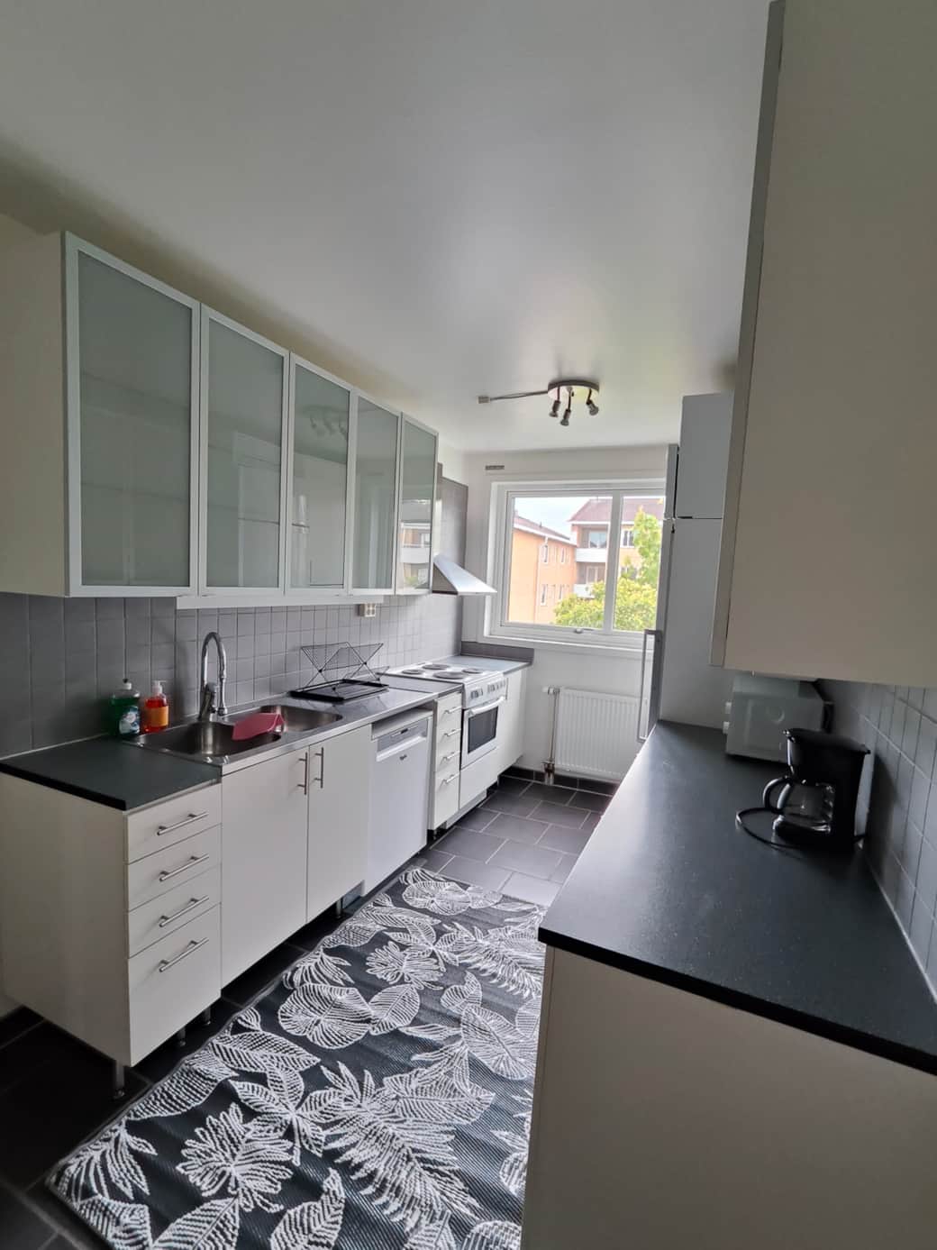 Kitchen with stove, washing machine and a double fridge Kitchen with stove, washing machine and a double fridge