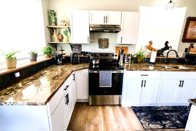 Full Kitchen Full Kitchen