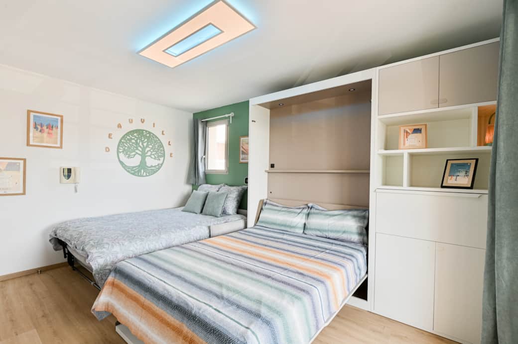 5 Canapé et lit escamotable ouvert