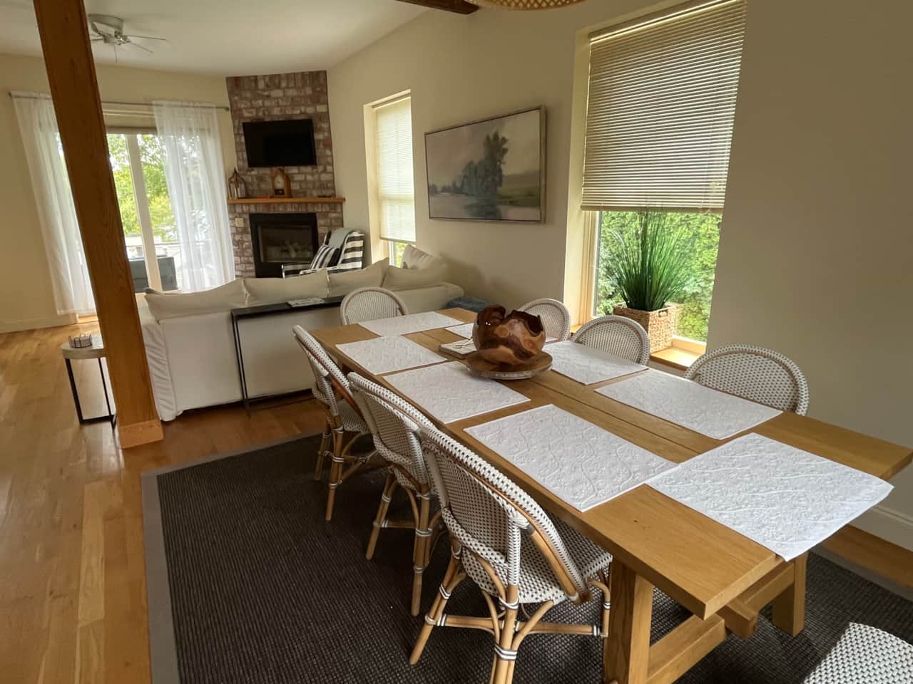 The dining table sits 8