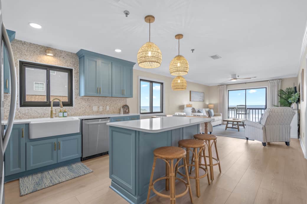 The Coastal Crab Beachfront Retreat