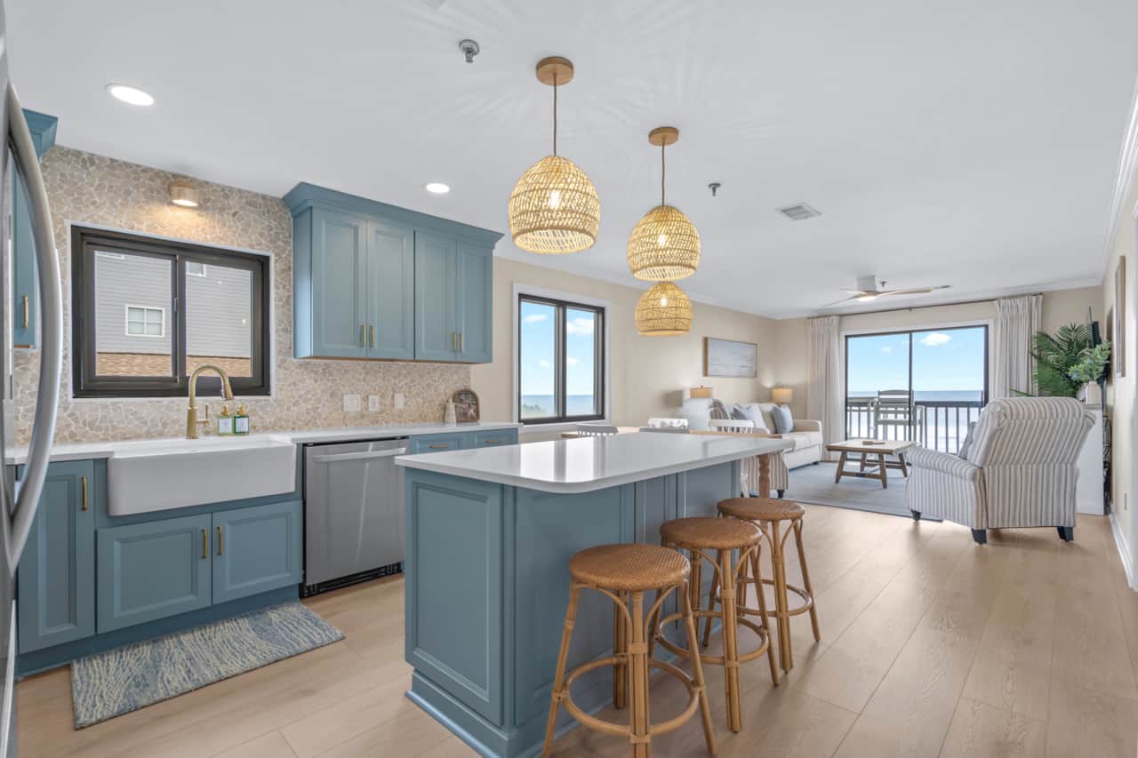 The Coastal Crab Beachfront Retreat