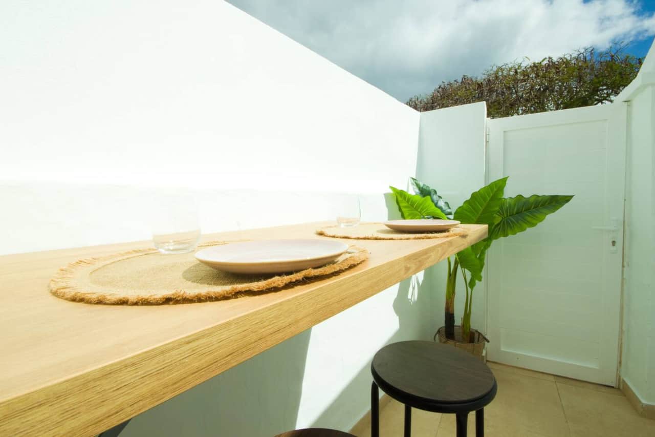 Terraza equipada para vacaciones en pareja en Atlantic Breeze by AZ Rentals