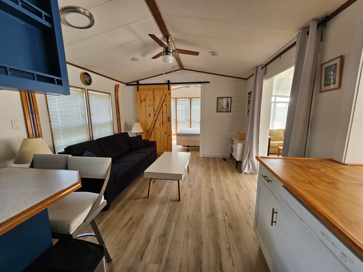 Sandy 001 SAN001 Sherkston Shores Mobile House in Port Colborne