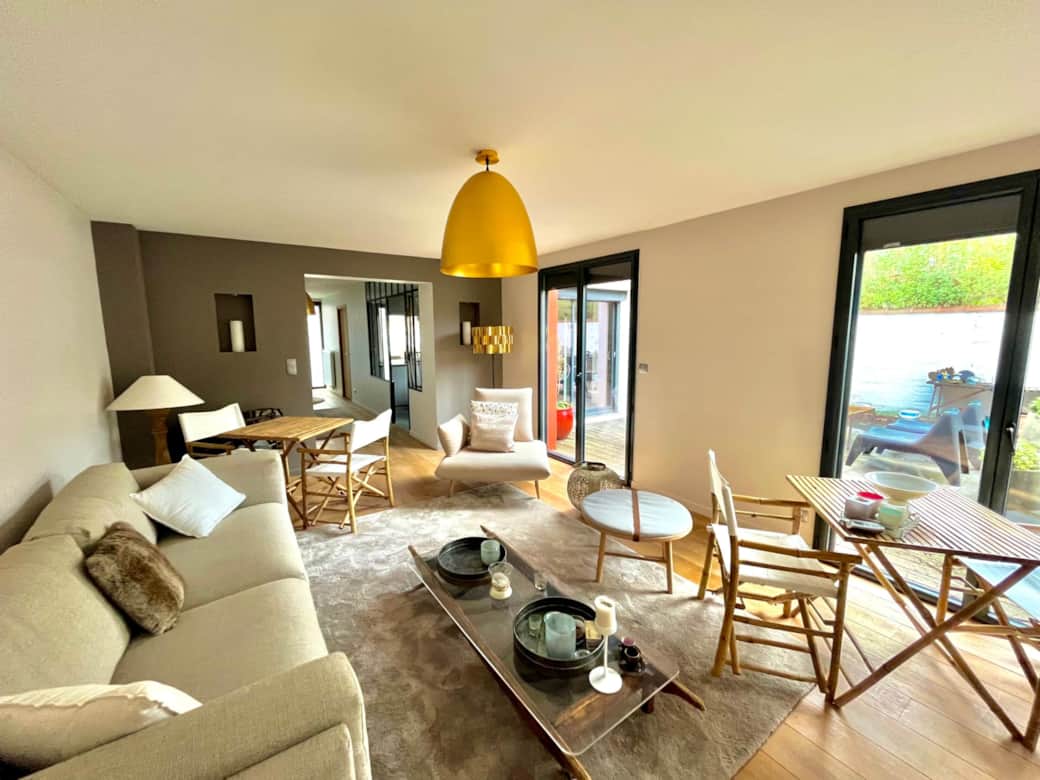 Le salon de la Maison du petit Hutin Logement à Reims par La Conciergerie Des Sacres