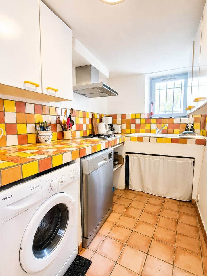 Kitchen, coffee machine, dishwasher, washing machine