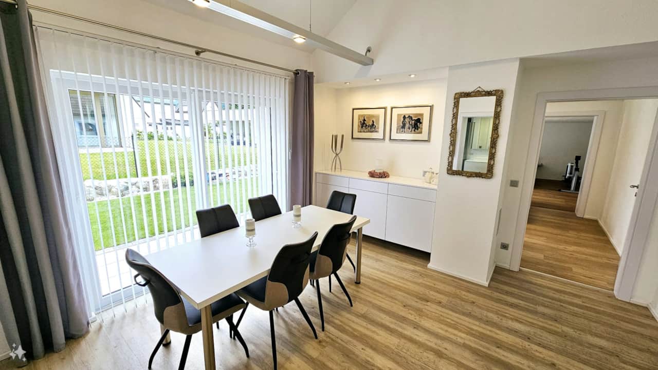 indoor/dining area
