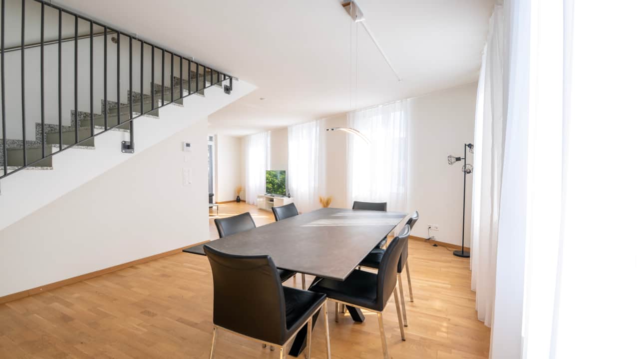 Swiss Suites Oberglatt EG — dining area