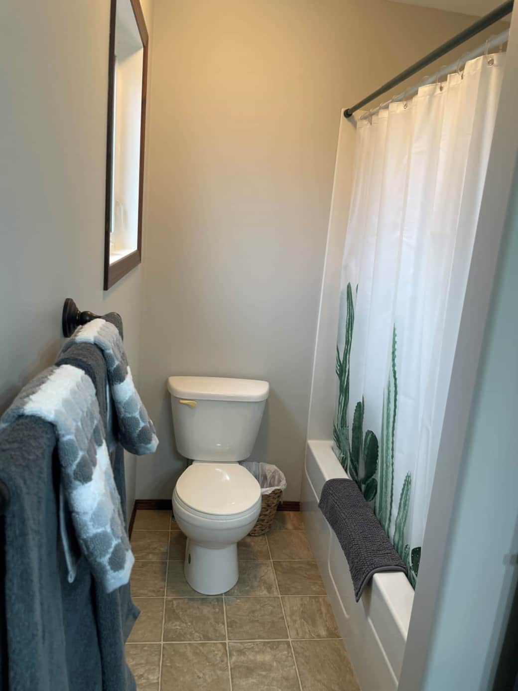 Upper level full bathroom