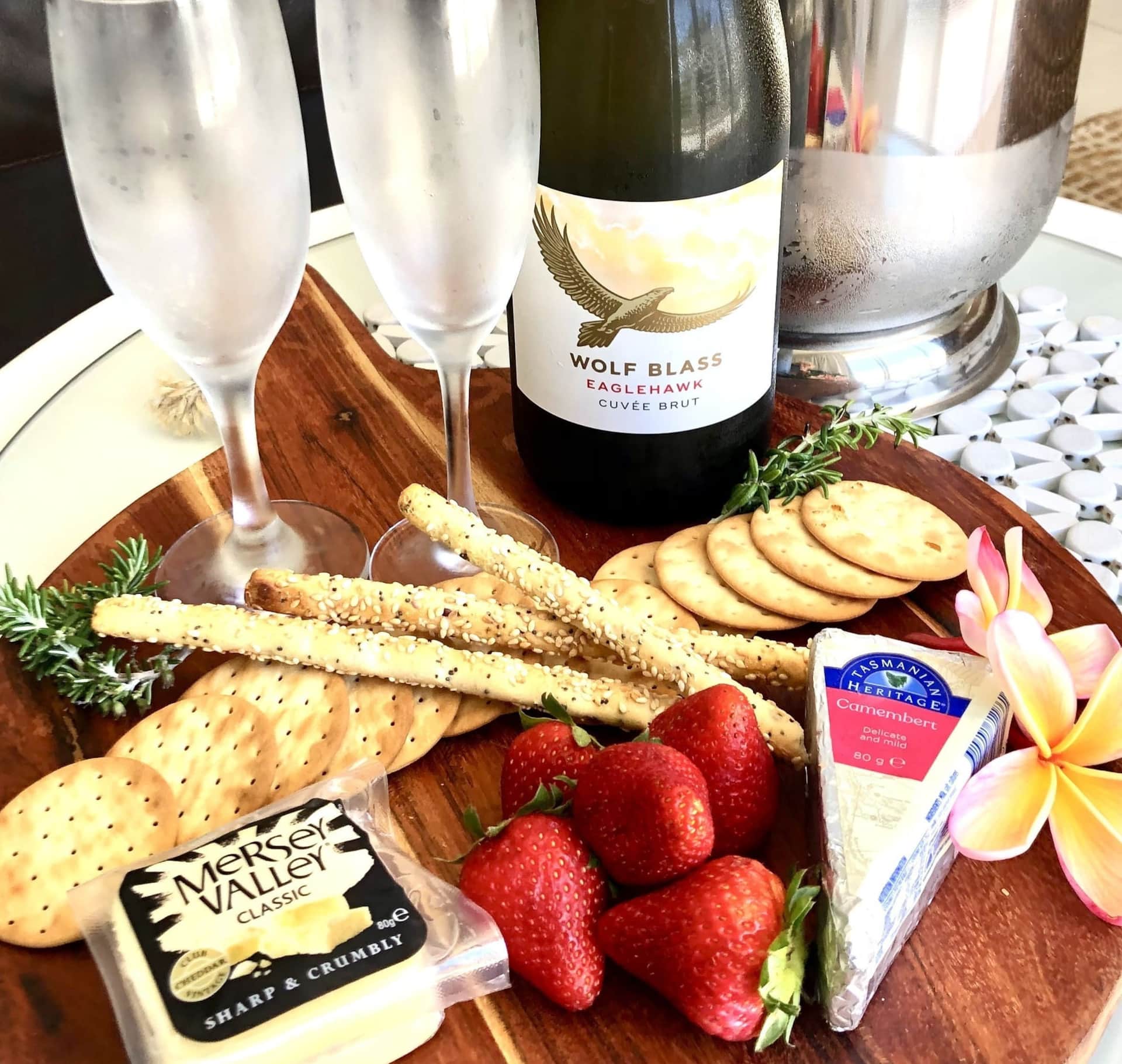 ≋ The Direct Booking Privilege: Wine & Artisanal Cheese on Arrival