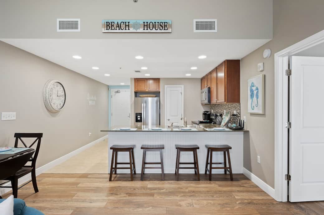 Dining Bar / Kitchen