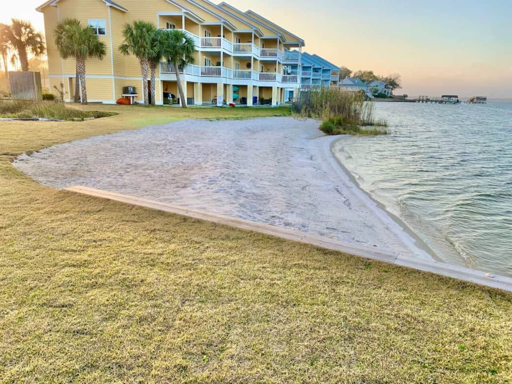 Pelican's Perch: Kayaks, Views & More! Pelican's Perch: Kayaks, Views & More!