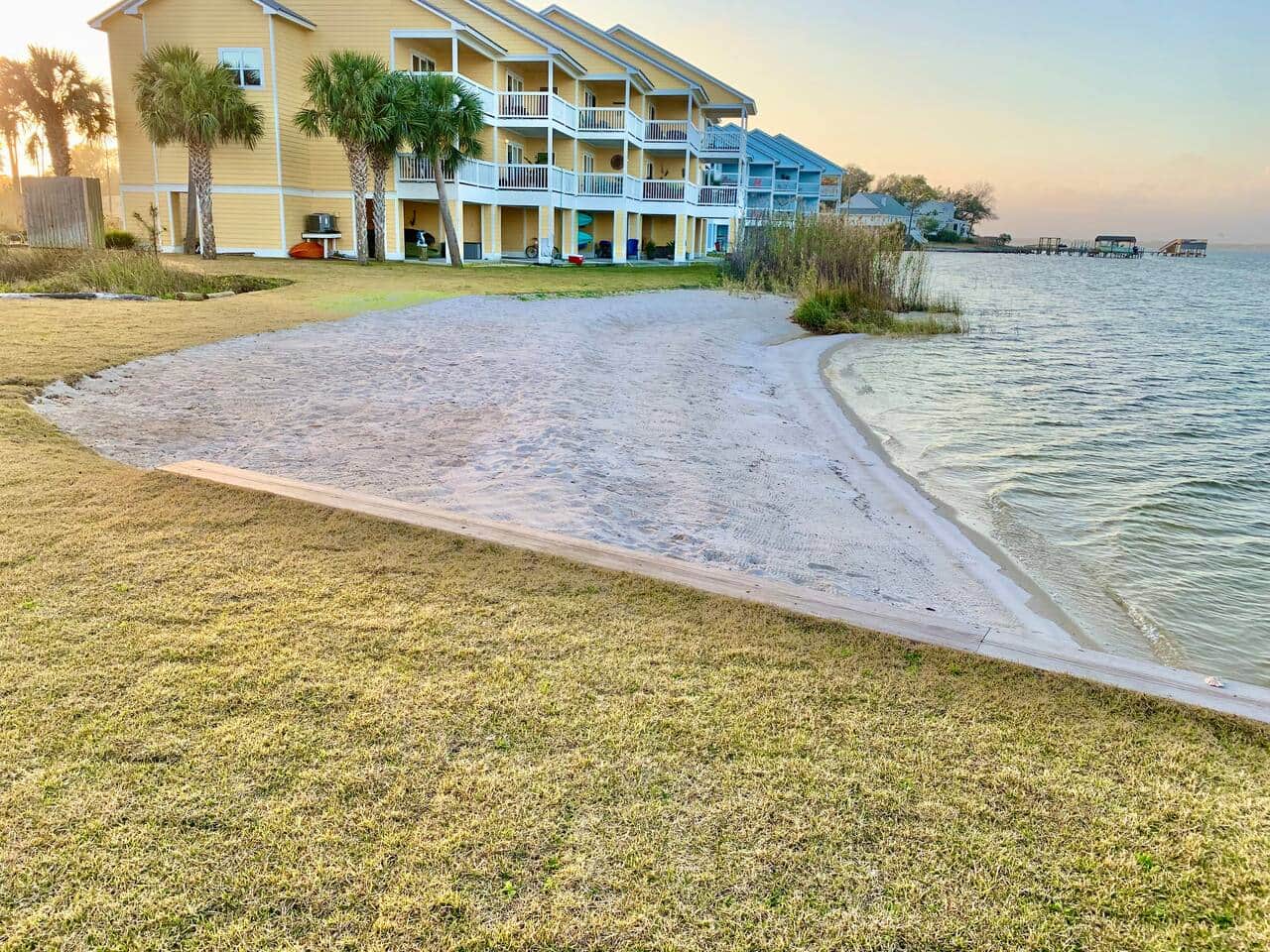 Pelican's Perch: Kayaks, Views & More!